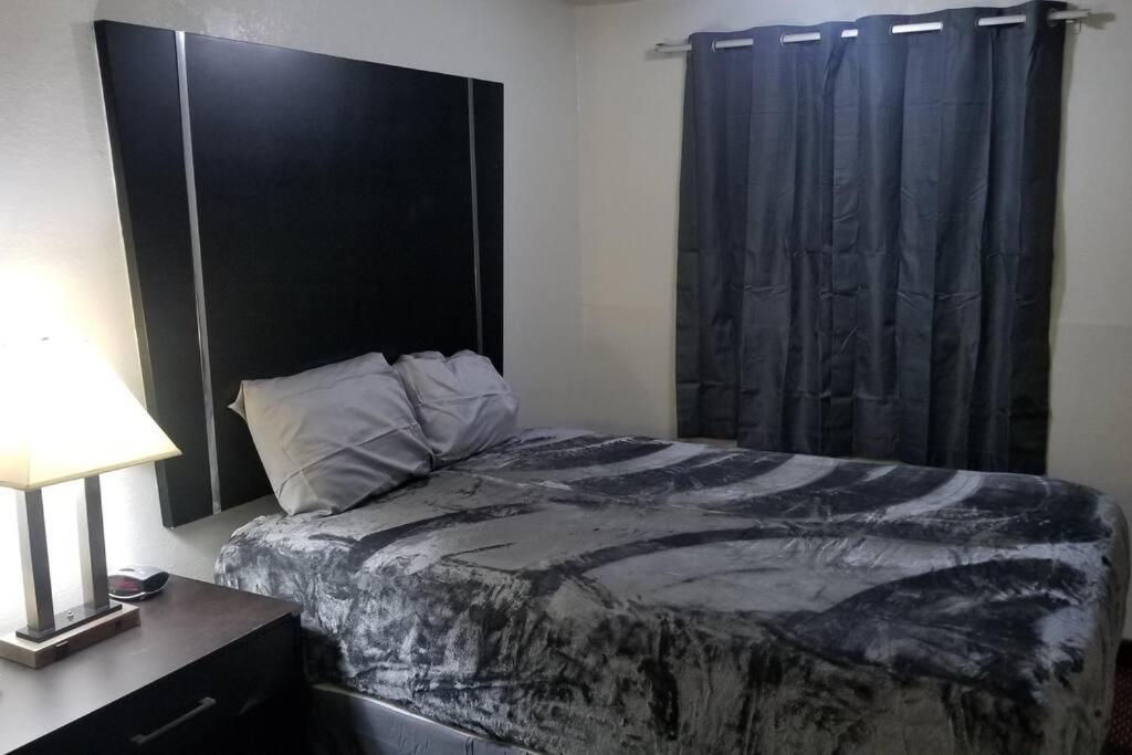 Osu Queen Hotel Room 118 Booking สติลวอเตอร์ ภายนอก รูปภาพ