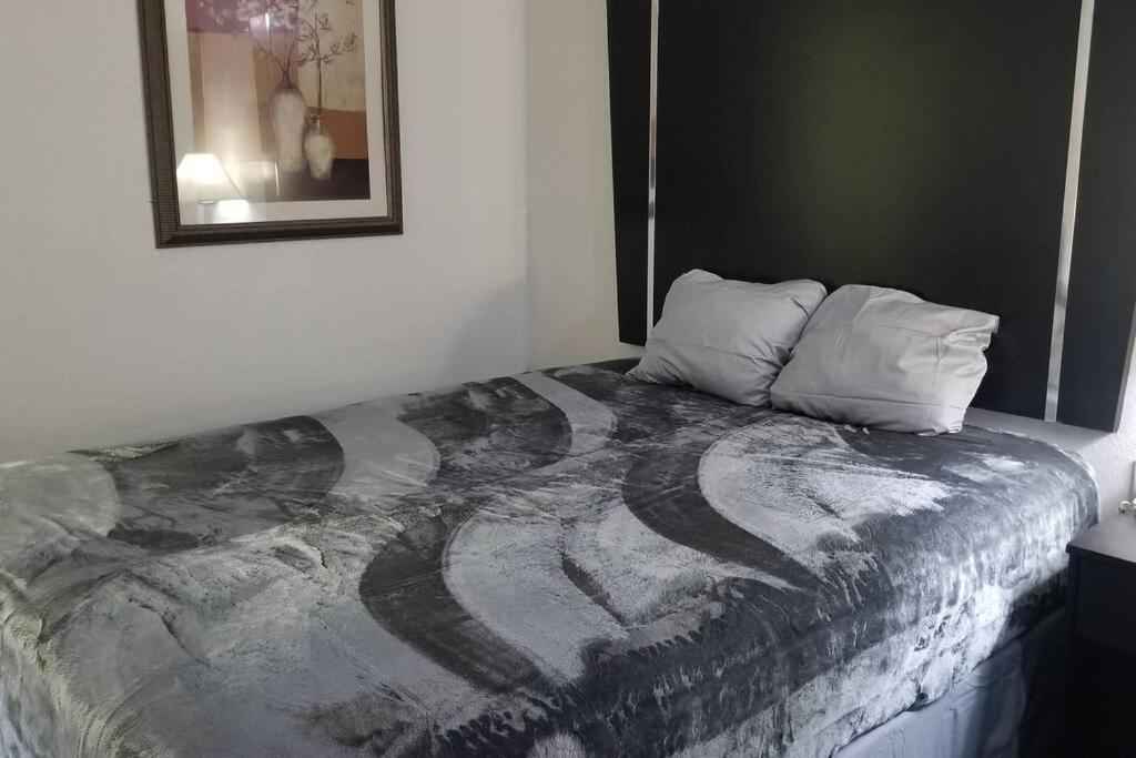 Osu Queen Hotel Room 118 Booking สติลวอเตอร์ ภายนอก รูปภาพ